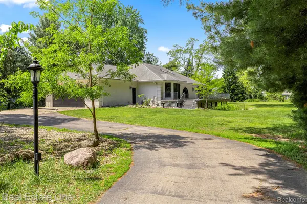 8329 Gray ST, Westland, MI 48185