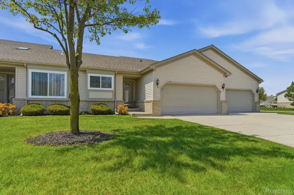 53199 Pineridge DR, Chesterfield Township, MI 48051