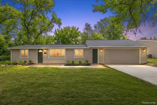 2148 Hoeft DR, Commerce Charter Township, MI 48390