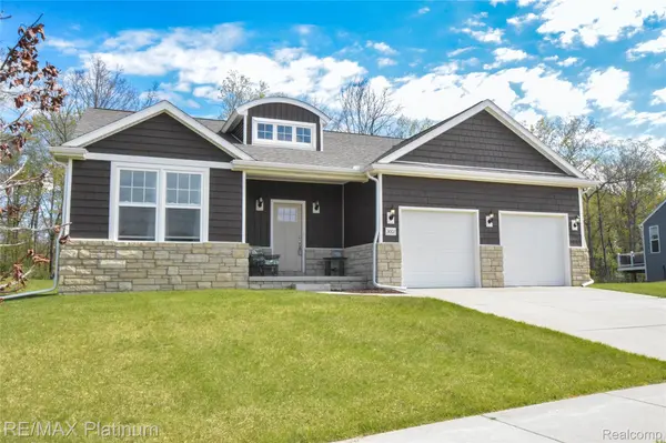3003 Bogues View DR, Oceola Township, MI 48843