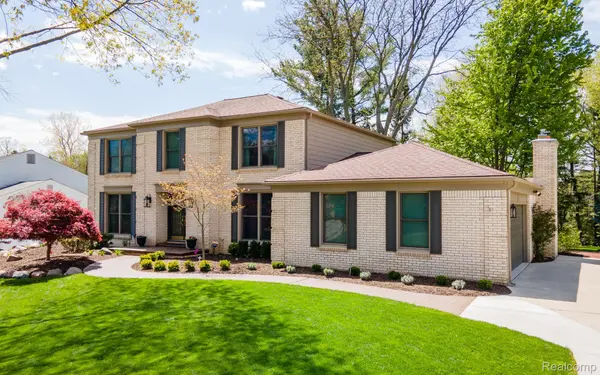 1123 Hickory Hill DR, Rochester Hills, MI 48309