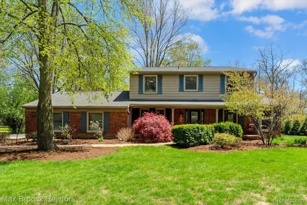 5939 Dunmore DR, West Bloomfield Charter Township, MI 48322