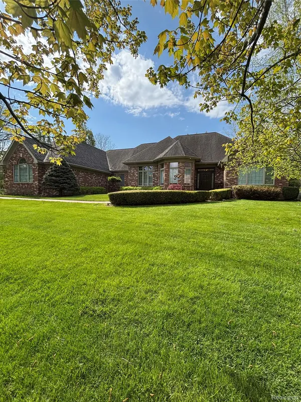 9035 N Island DR, Flushing Charter Township, MI 48433