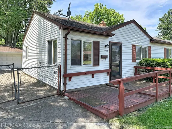 1203 Gilman ST, Garden City, MI 48135