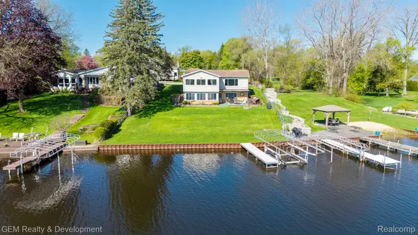 8081 Granada AVE, Brighton Township, MI 48114