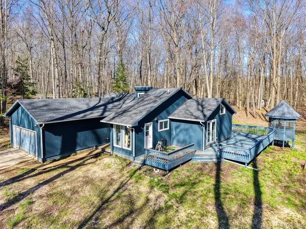 9820 Oakhurst RD, Holly Township, MI 48442