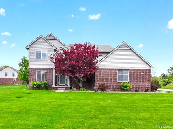 10119 Otter DR, Green Oak Township, MI 48178