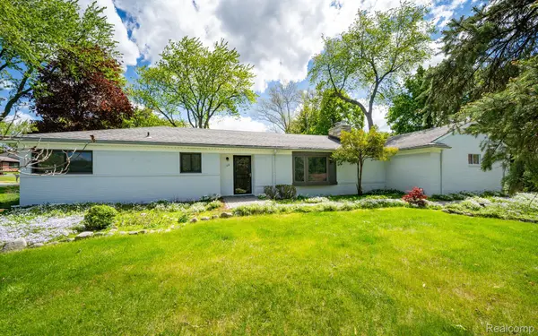 109 Bowdoinhill DR, Rochester Hills, MI 48309