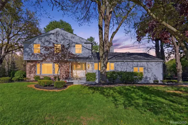 53568 Wolf DR, Shelby Charter Township, MI 48316