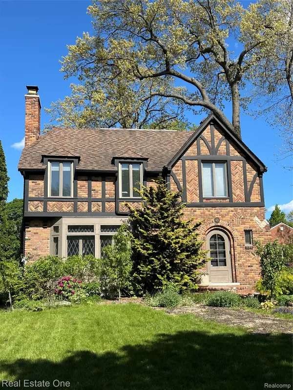 43 Oakdale BLVD,  Pleasant Ridge,  MI 48069