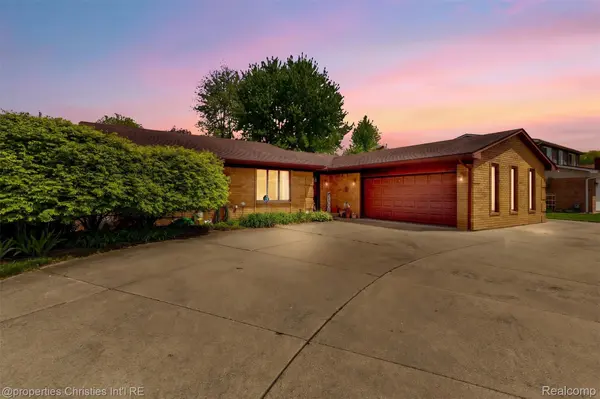 38324 Santa Anna ST, Clinton Charter Township, MI 48036