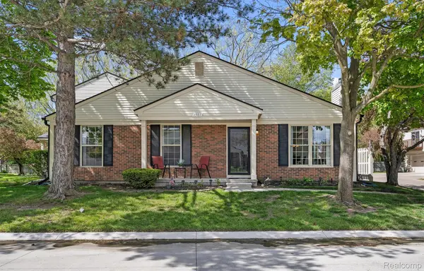 1501 Dover HL N, Walled Lake, MI 48390
