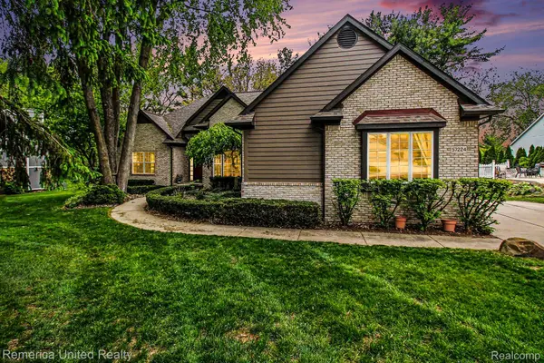 57224 Hidden Timbers DR, Lyon Charter Township, MI 48178