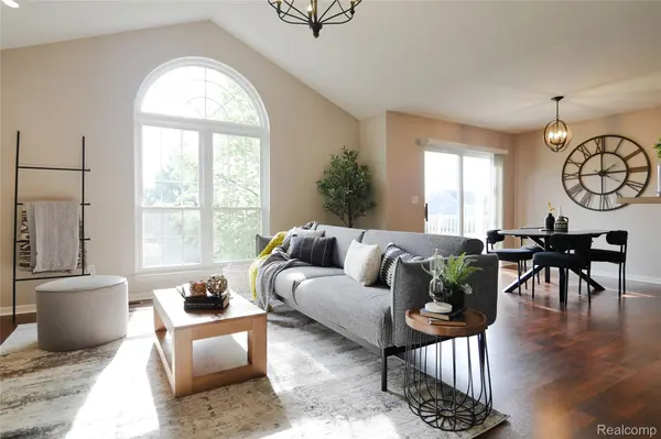 12201 Chesapeake CIR, Commerce Charter Township, MI 48390