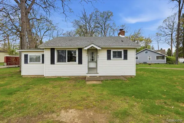 2811 Orange Grove RD, Waterford Charter Township, MI 48329