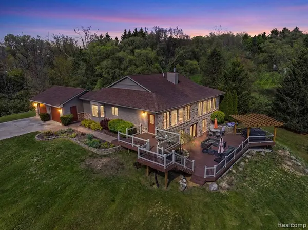 8742 Hyne RD, Brighton Township, MI 48114