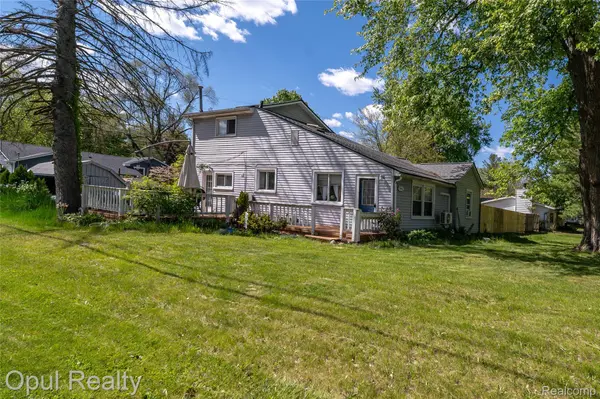 21001 Parker ST, Farmington Hills, MI 48336