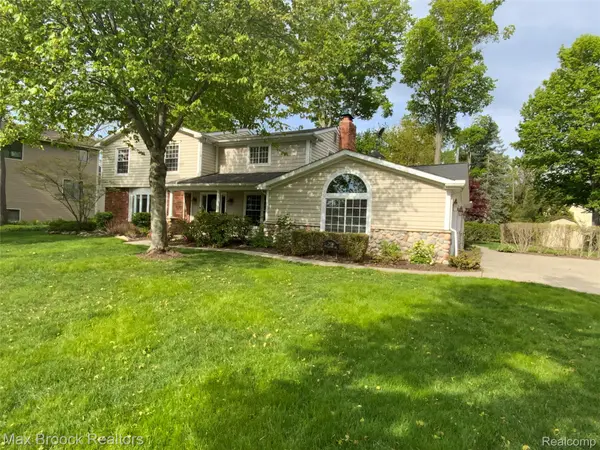 2926 Birch Harbor LN, West Bloomfield Charter Township, MI 48324