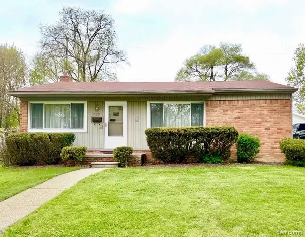 739 Vassar DR,  Fenton,  MI 48430