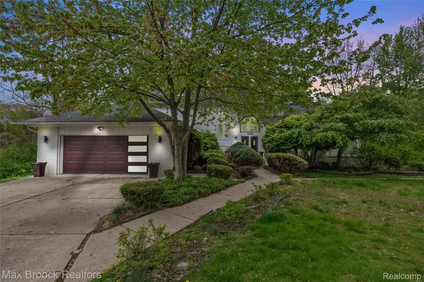5199 Shenandoah CT, West Bloomfield Charter Township, MI 48323