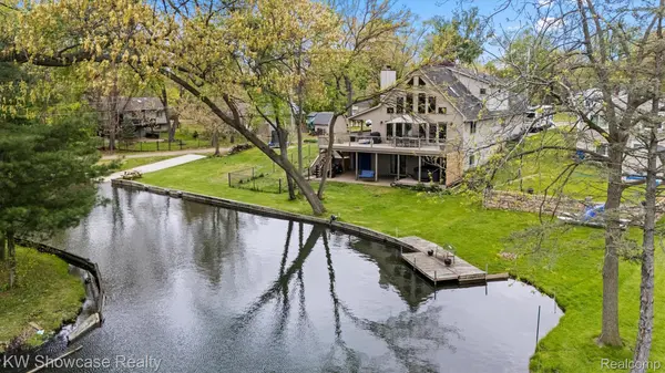 9650 Montgold AVE, White Lake Charter Township, MI 48386