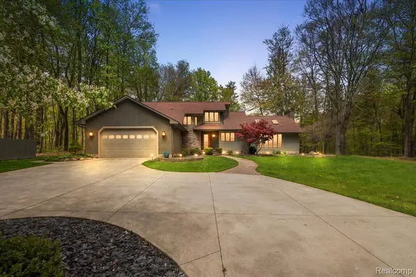 501 Cedarwood ST, Oxford Charter Township, MI 48371