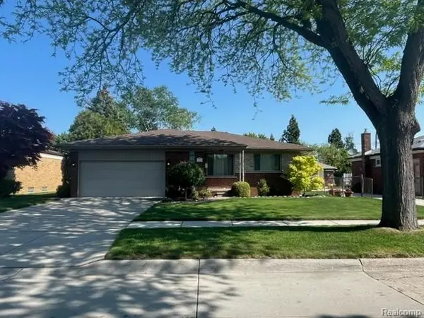 11151 Irvington DR, Warren, MI 48093