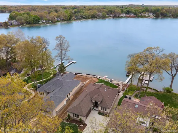 4353 Forest AVE, Waterford Charter Township, MI 48328