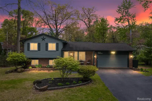 3600 Woodview AVE, West Bloomfield Charter Township, MI 48324