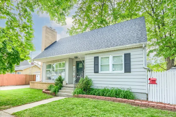 825 N Monroe ST, Lapeer, MI 48446