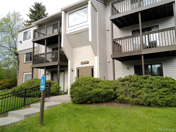 30024 W 12 Mile RD #21, Farmington Hills, MI 48334