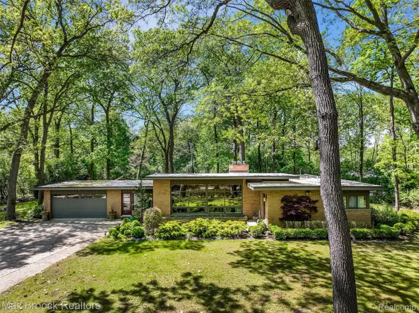 255 N Berkshire RD, Bloomfield Hills, MI 48302