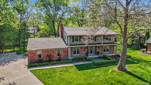 23049 Nottingham DR, Beverly Hills Village, MI 48025