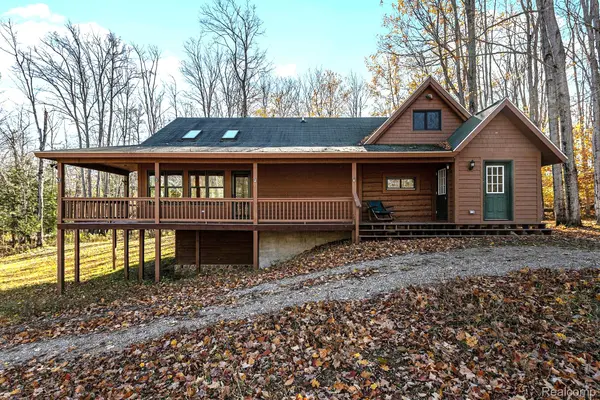 2446 Spayde RD, Charlevoix, MI 49720