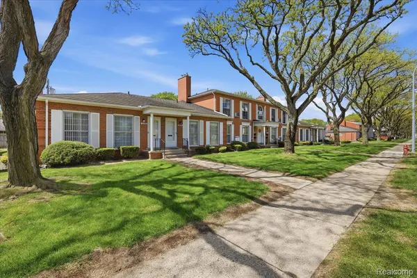 20290 Vernier RD, Harper Woods, MI 48225