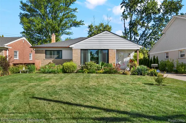 18474 Beverly RD, Beverly Hills Village, MI 48025