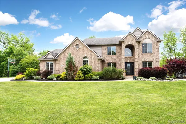 58721 Carriage LN, Lyon Charter Township, MI 48178