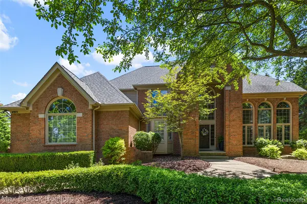 4975 Crestone WAY, Oakland Charter Township, MI 48306