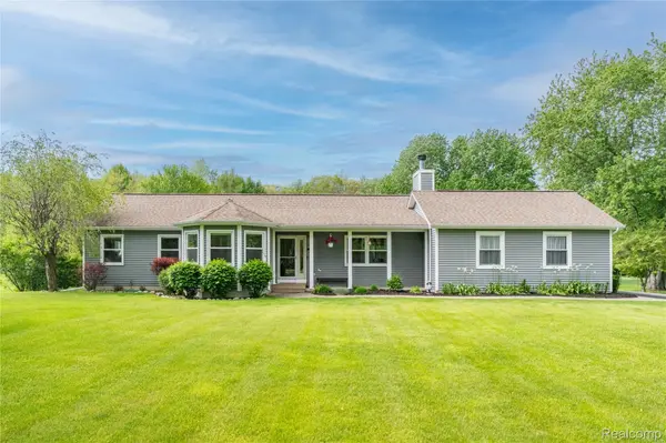 542 Tracey LN, Brighton Township, MI 48114