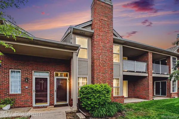 16531 Covington DR, Clinton Charter Township, MI 48038