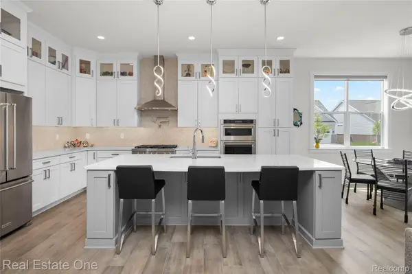 7656 Dunlap CT, West Bloomfield Charter Township, MI 48322
