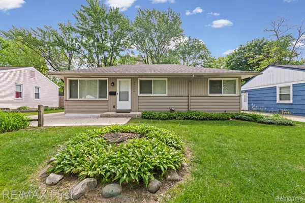 27726 Lexington Pkwy, Southfield, MI 48076