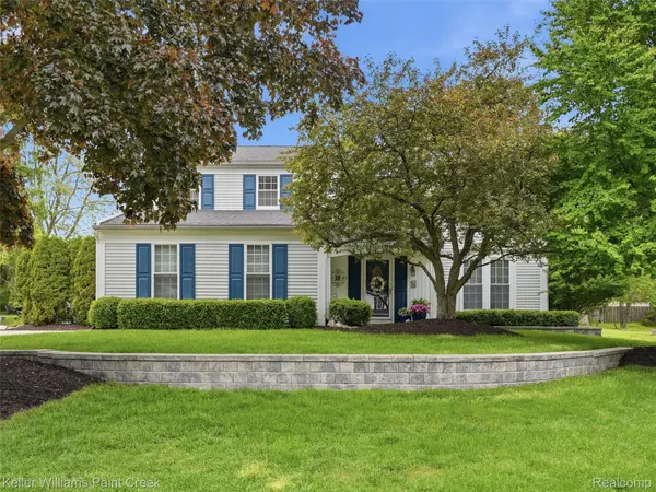 1351 W Fairview LN, Rochester Hills, MI 48306