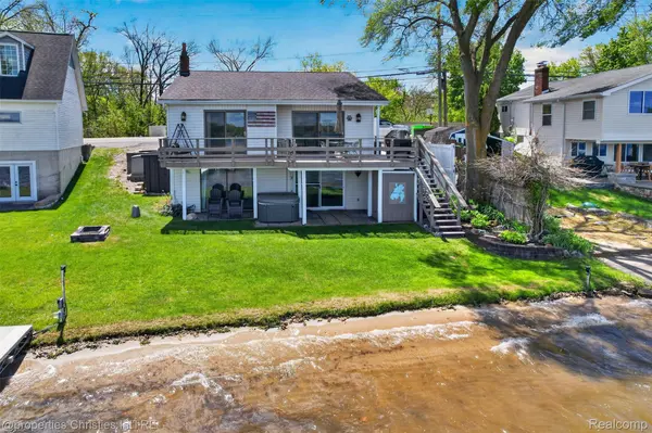 9696 Elizabeth Lake RD, White Lake Charter Township, MI 48386