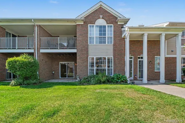 16339 Chatham DR, Macomb Township, MI 48044