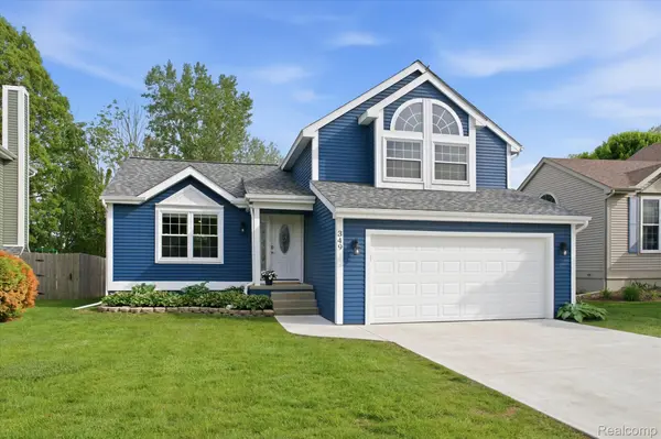 349 Princeton DR, South Lyon, MI 48178