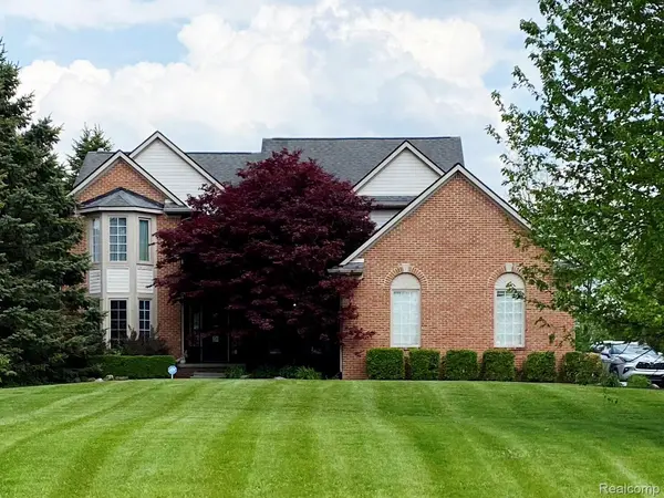 1802 Mist Wood DR, Howell Township, MI 48843