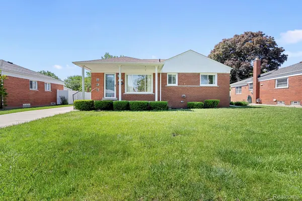 3327 N Lynn CT, Trenton, MI 48183
