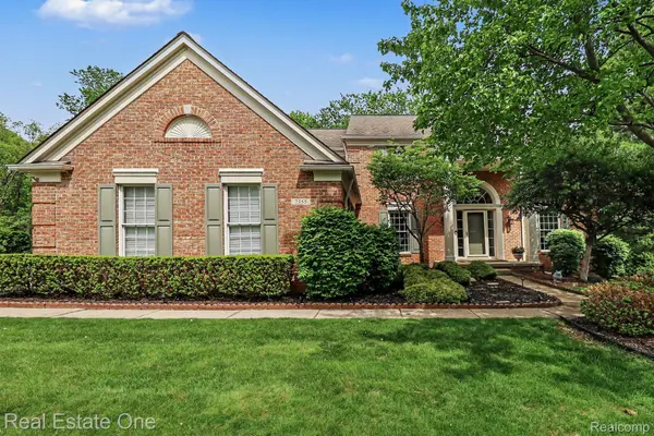 7355 Oakstone DR, Independence Charter Township, MI 48348