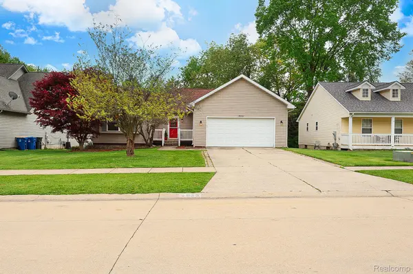 2855 Reflection AVE, Waterford Charter Township, MI 48328